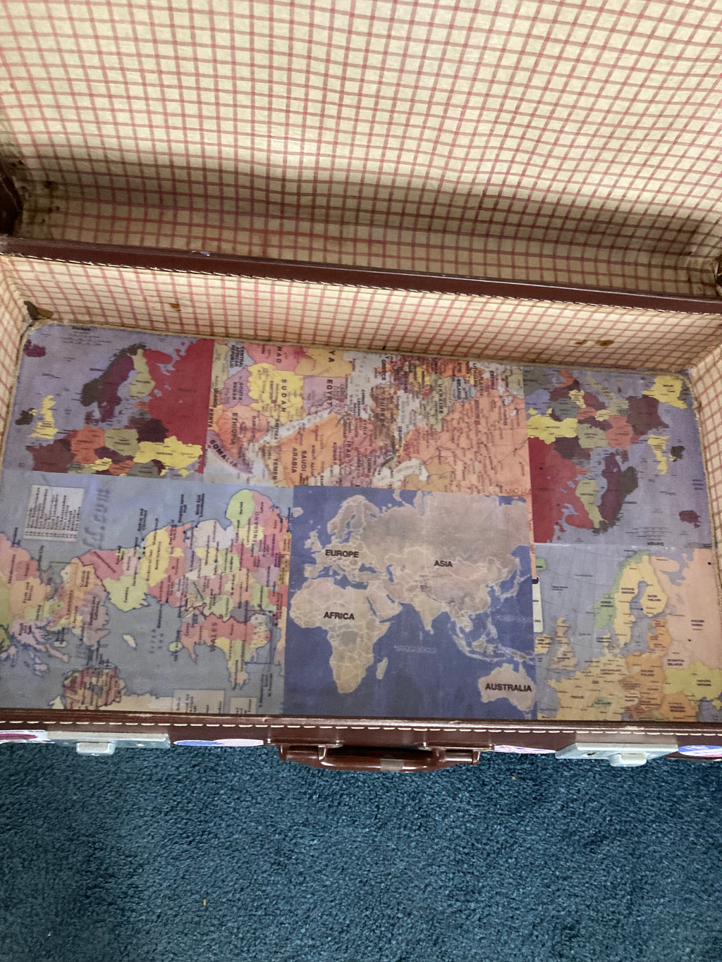 Vanguard suitcase table